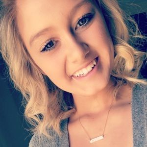 Meet your Posher, Courtney